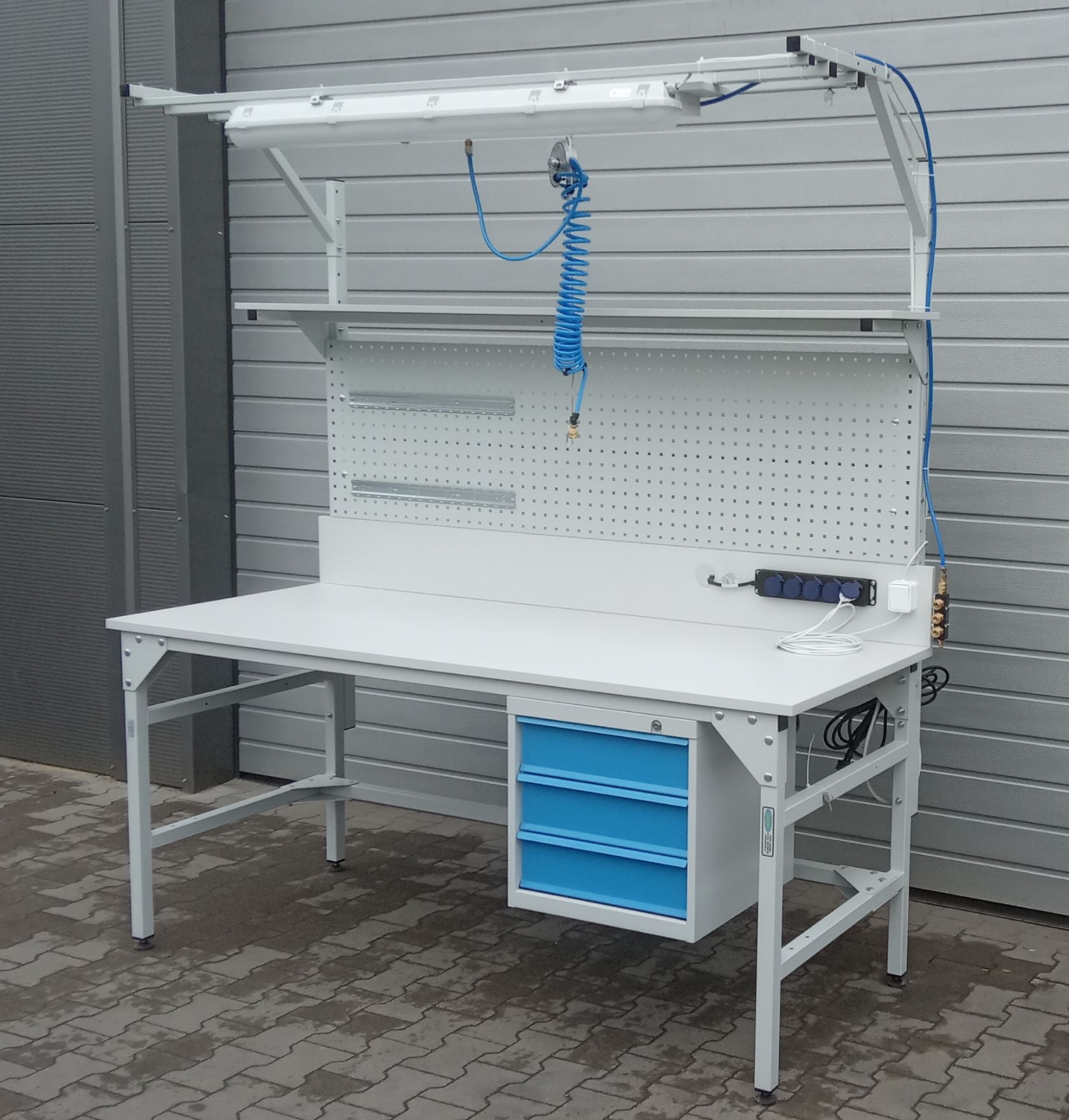 Why Ergonomic Workstations Improve Productivity in the Workplace